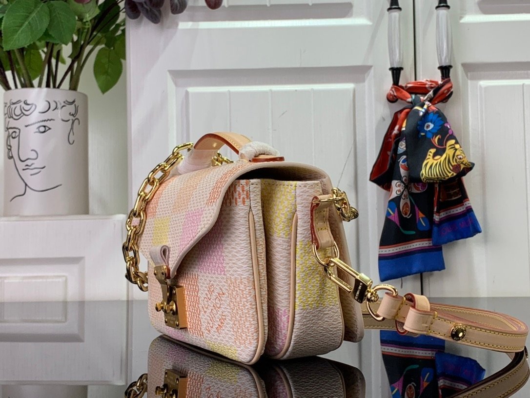 Louis Vuitton Pochette Métis East West - Image 9