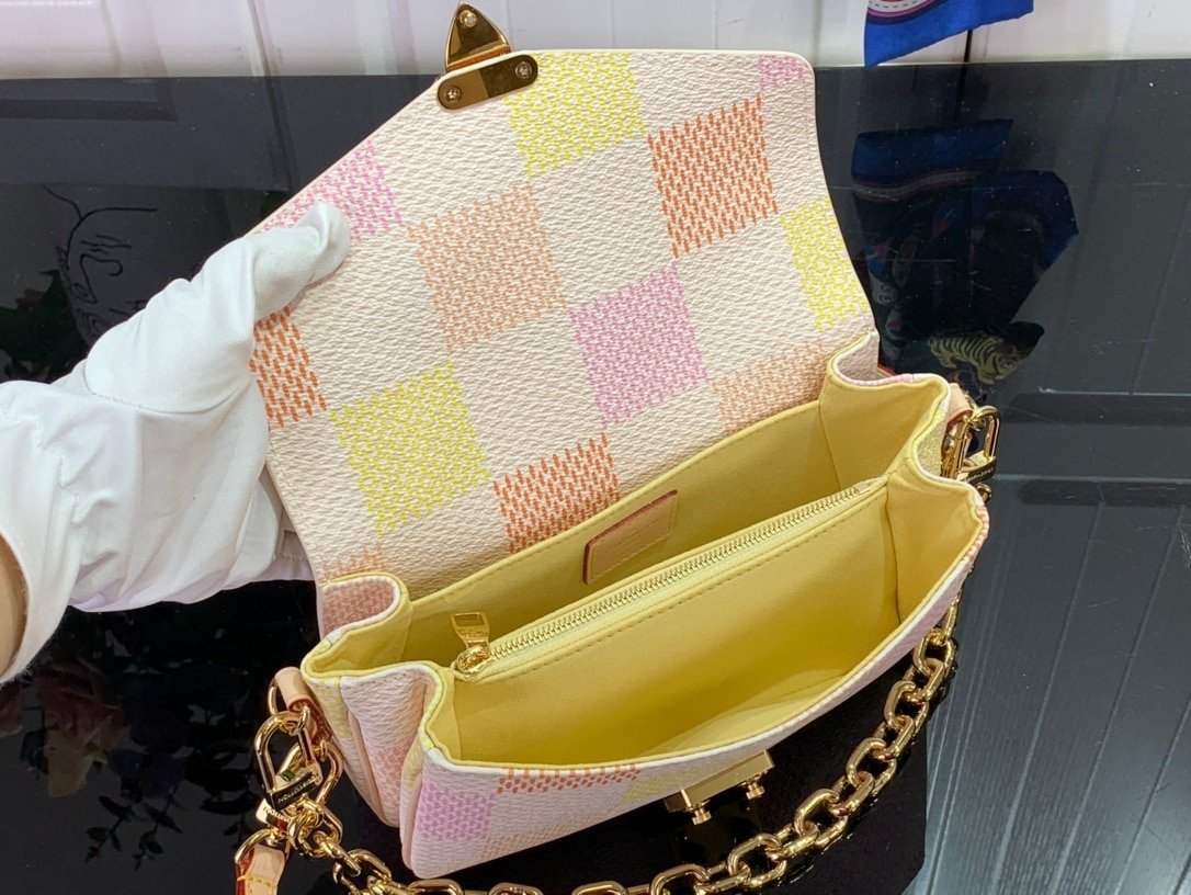 Louis Vuitton Pochette Métis East West - Image 3