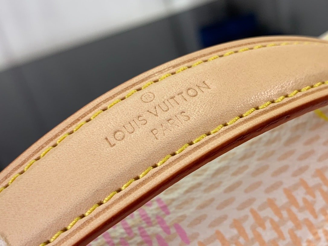 Louis Vuitton Pochette Métis East West - Image 5