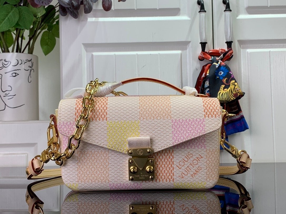 Louis Vuitton Pochette Métis East West