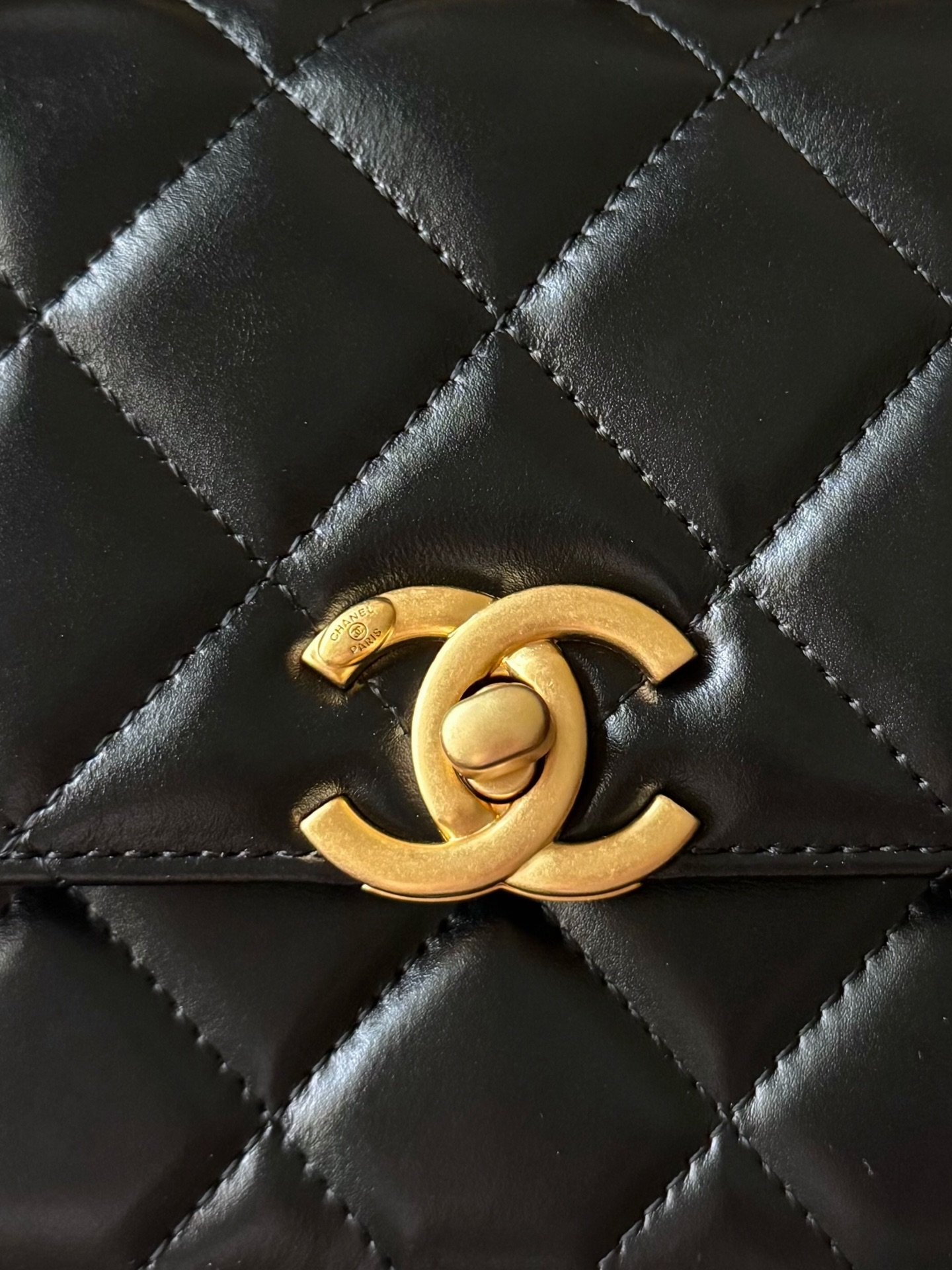 Chanel Perfect Fit Flap Black Bag - Image 5