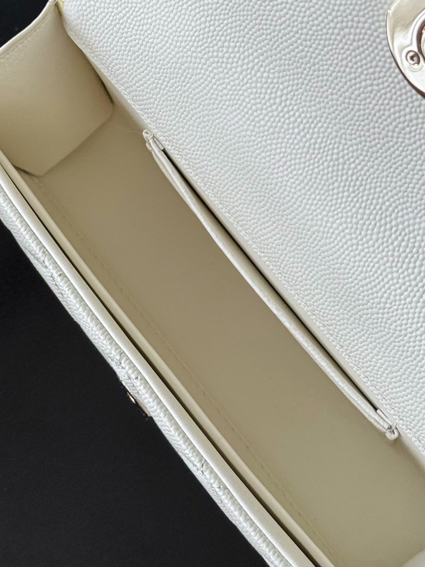 Chanel 25S Cross Handle Kelly Chain Bag – white - Image 3