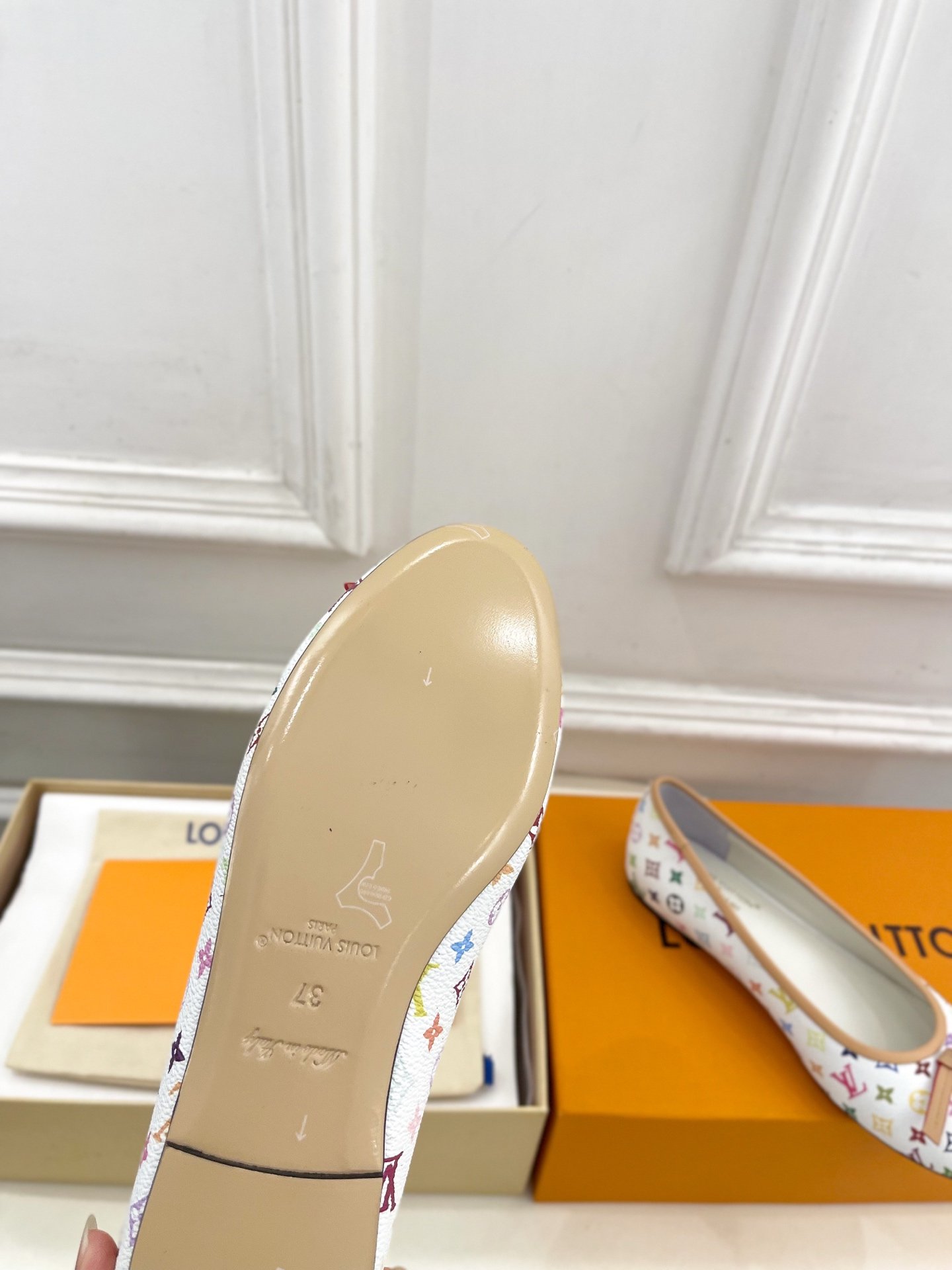Louis Vuitton Ballet Flat white Shoes – Bow Details - Image 3