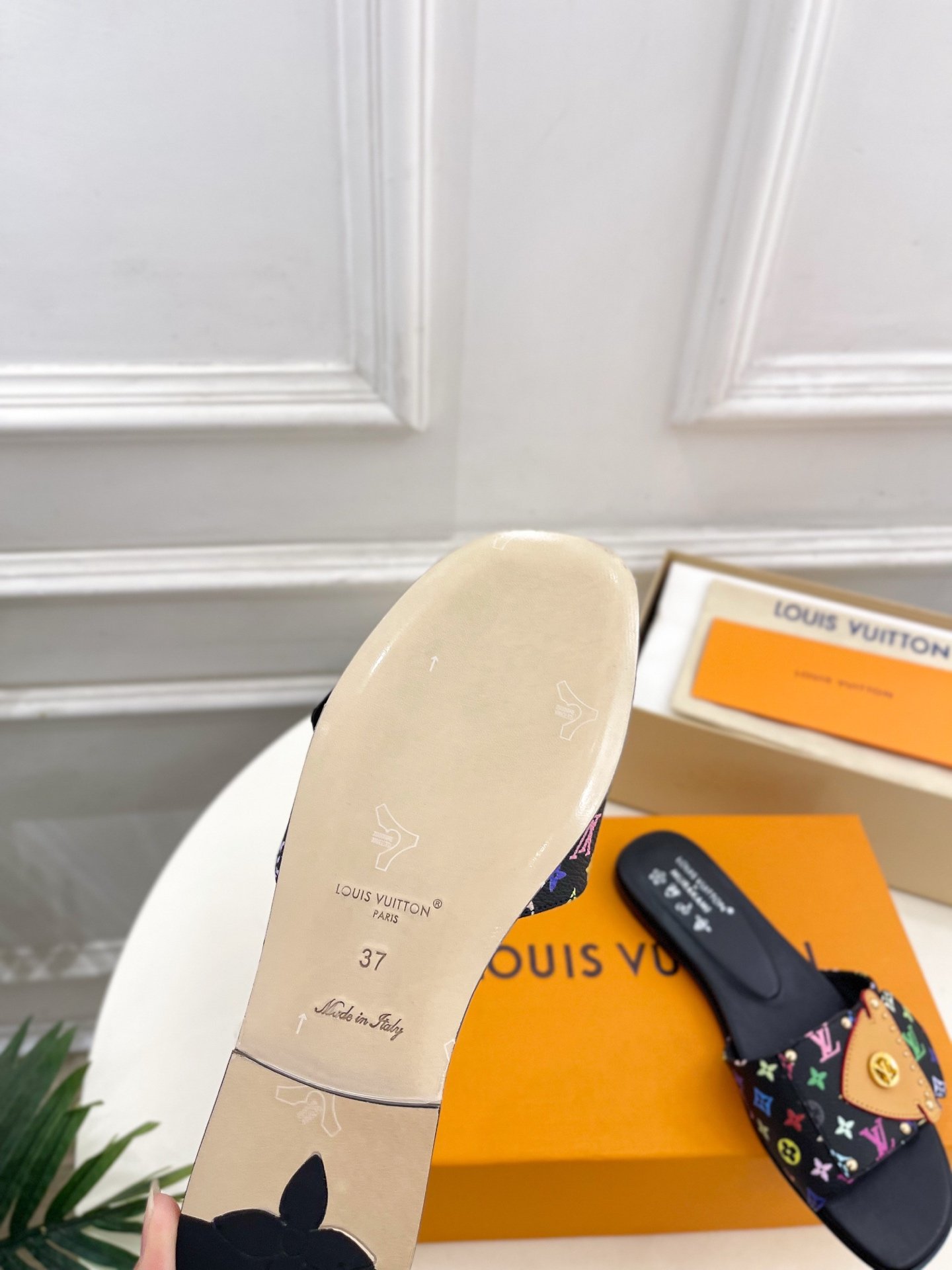 Louis Vuitton LV Frame Flat Mules – White