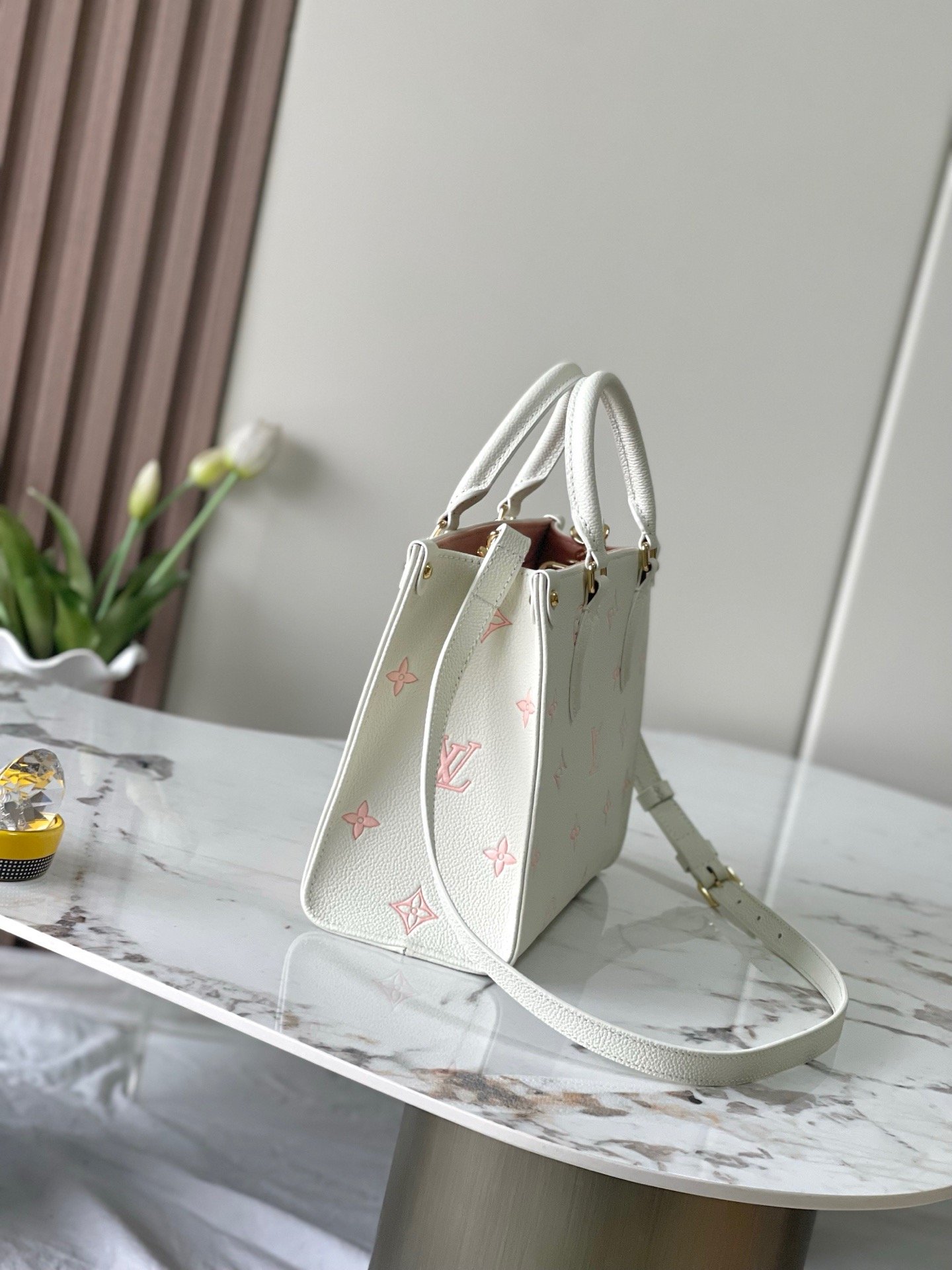 Louis Vuitton OnTheGo PM in Milky White and Peach Bicolor Monogram Empreinte leather - Image 2