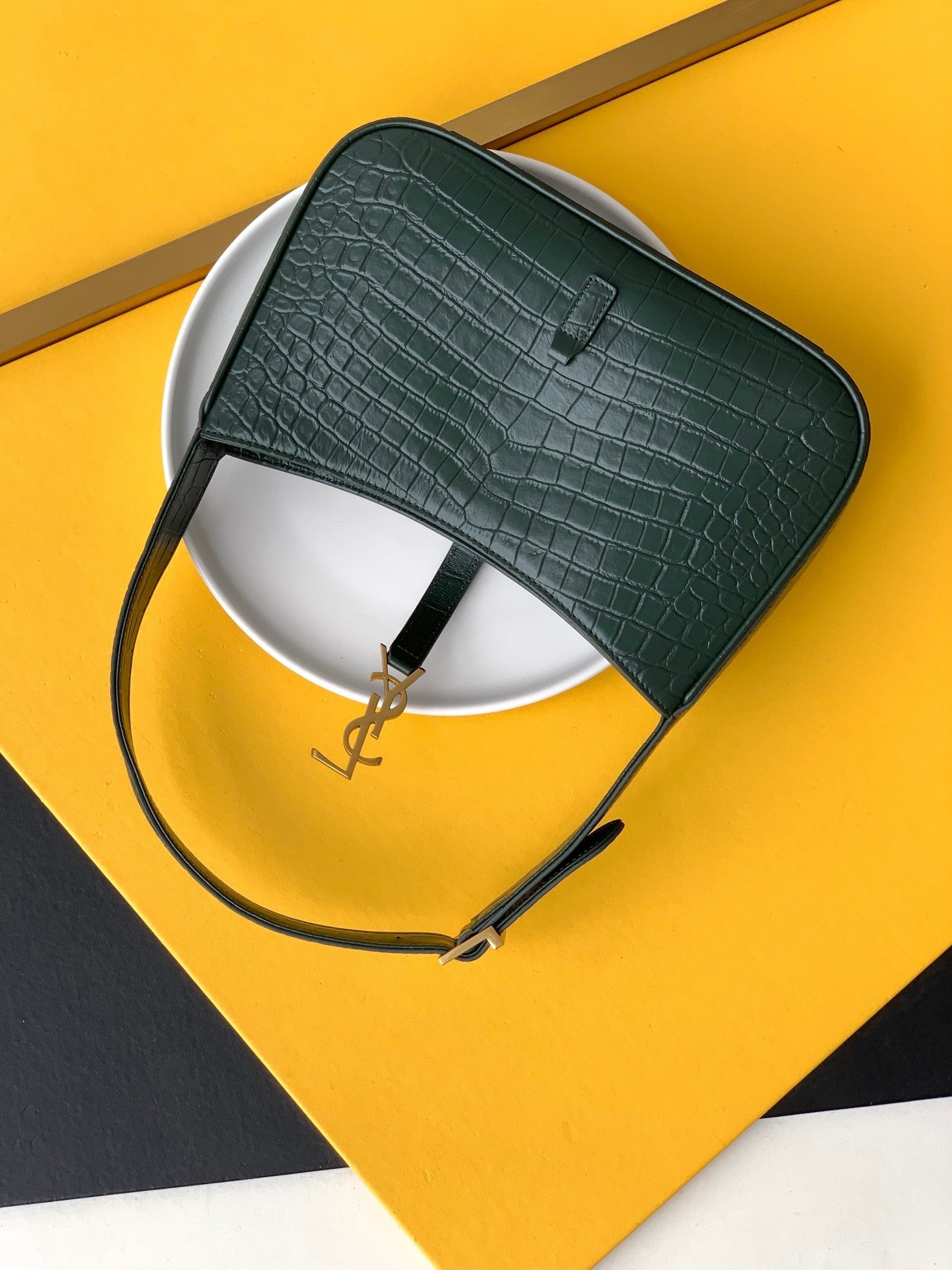 Saint Laurent Le 5 à 7 hobo bag in crocodile-embossed shiny leather. - Image 3