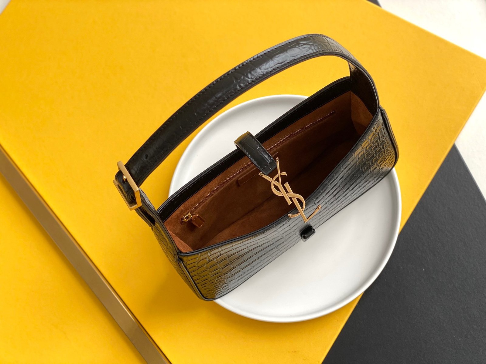 Saint Laurent Le 5 à 7 hobo bag in crocodile-embossed shiny leather. - Image 8