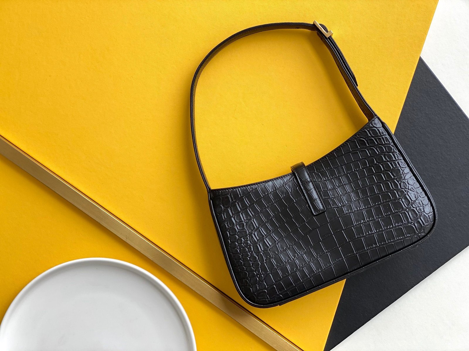 Saint Laurent Le 5 à 7 hobo bag in crocodile-embossed shiny leather. - Image 2