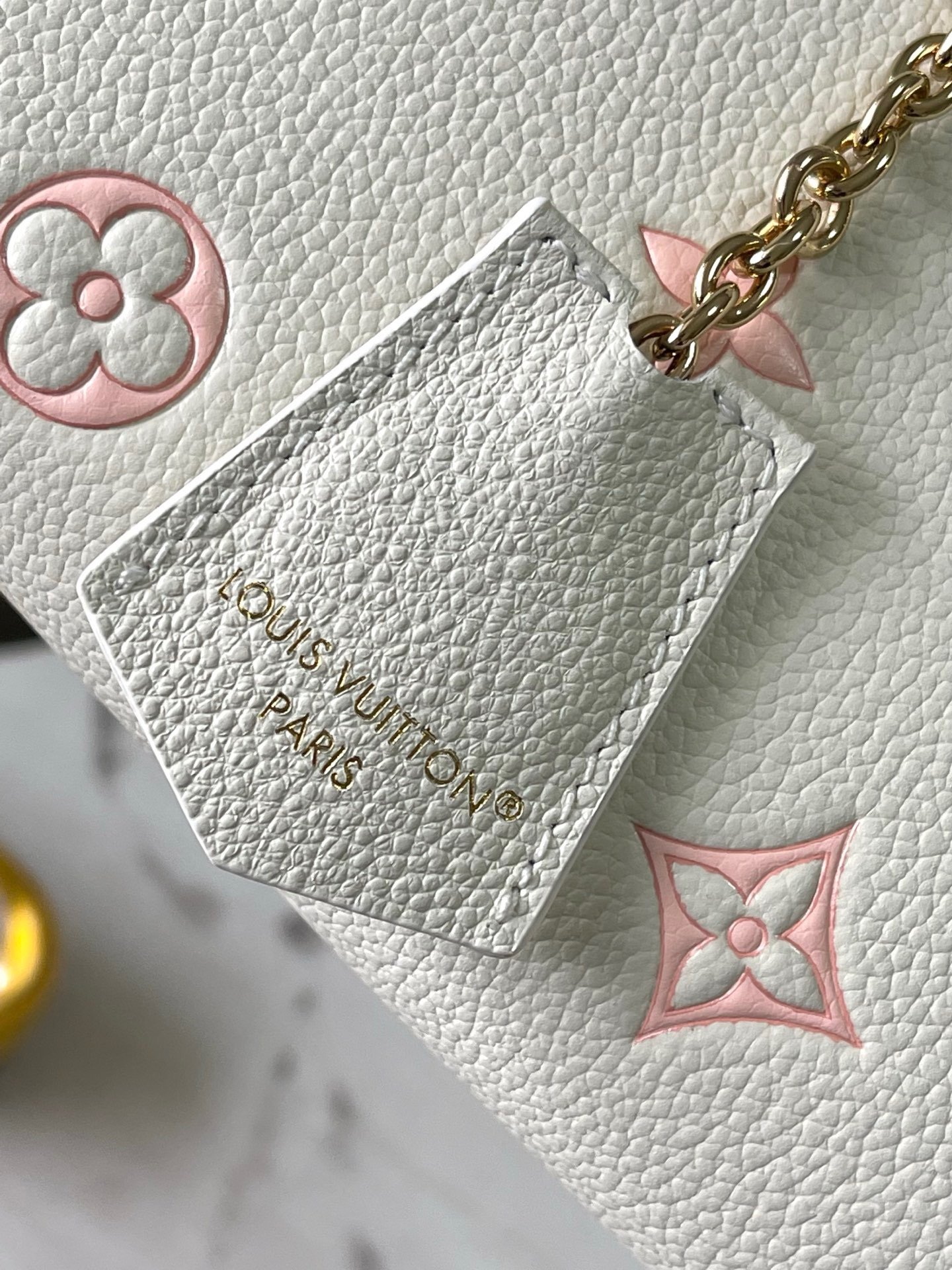 Louis Vuitton OnTheGo PM in Milky White and Peach Bicolor Monogram Empreinte leather - Image 5