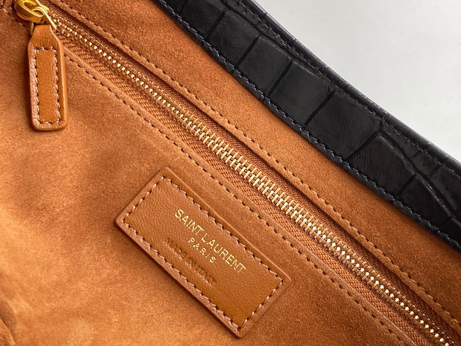 Saint Laurent Le 5 à 7 hobo bag in crocodile-embossed shiny leather. - Image 9