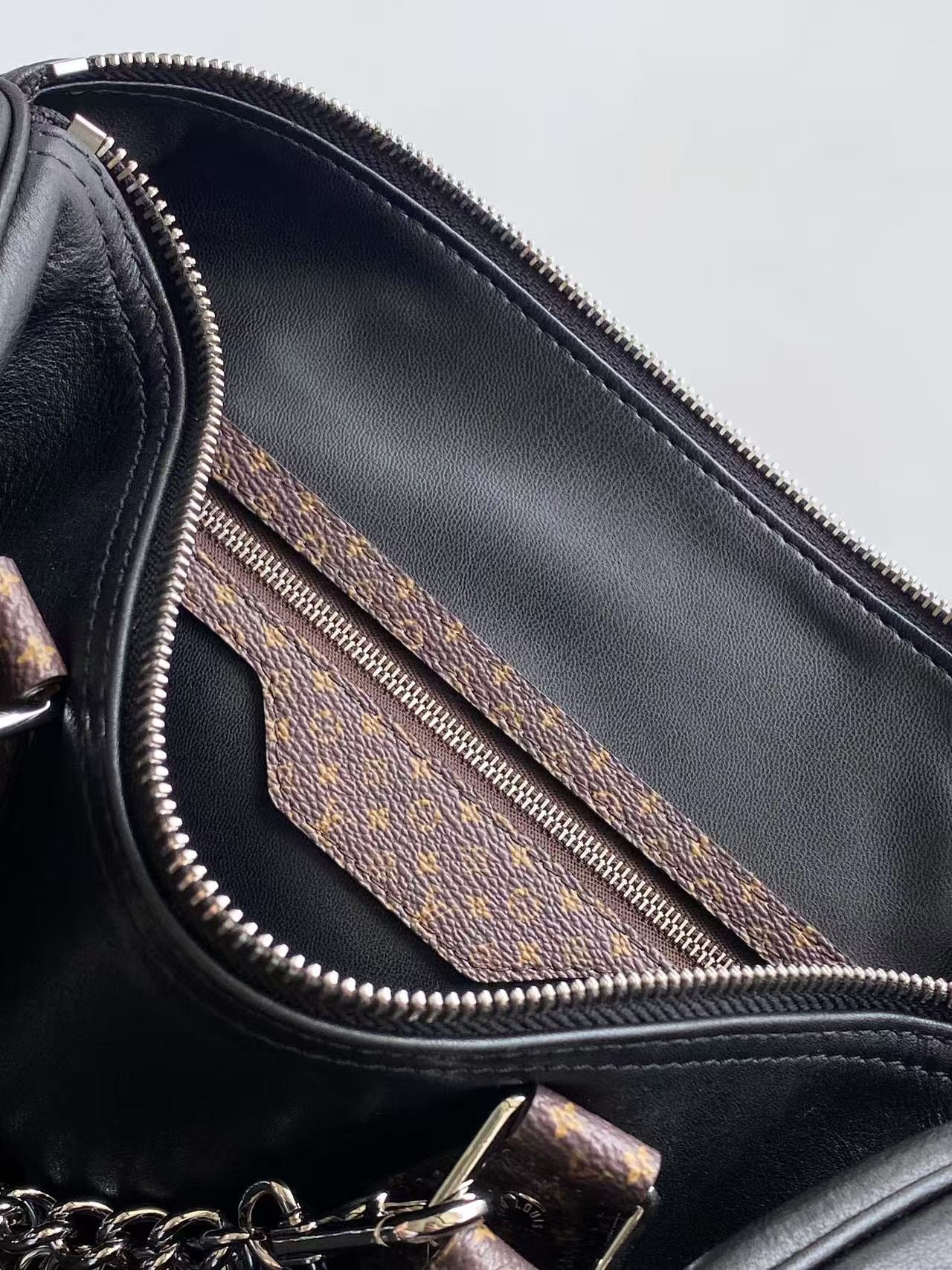 Louis Vuitton Speedy Soft 30 handbag in black cowhide leather with silver-toned hardware - Image 9