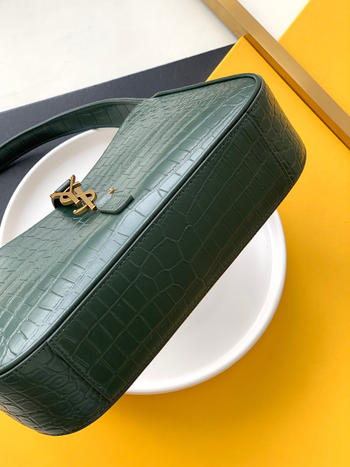 Saint Laurent Le 5 à 7 hobo bag in crocodile-embossed shiny leather. - Image 7