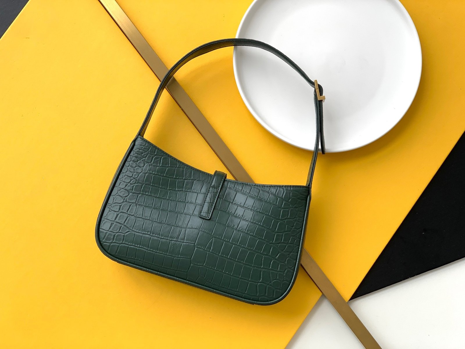 Saint Laurent Le 5 à 7 hobo bag in crocodile-embossed shiny leather. - Image 2