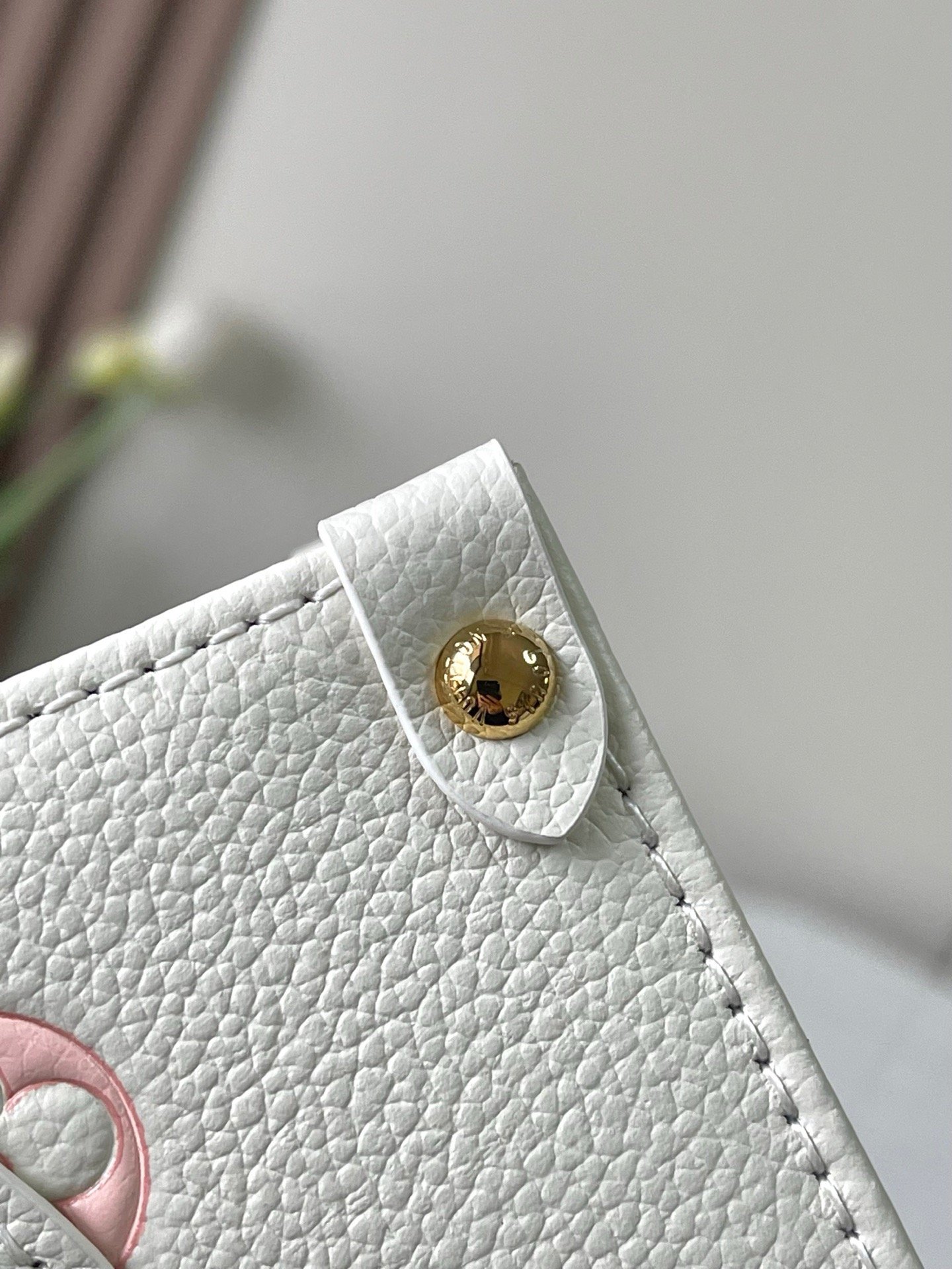 Louis Vuitton OnTheGo PM in Milky White and Peach Bicolor Monogram Empreinte leather - Image 6