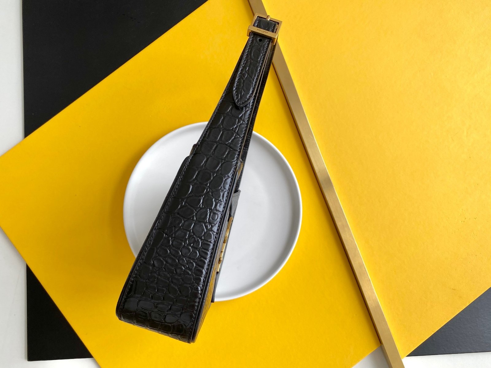 Saint Laurent Le 5 à 7 hobo bag in crocodile-embossed shiny leather. - Image 4