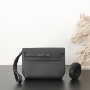 Hermès Kelly Dépêches 25 monochrome pouch in Black Togo leather.