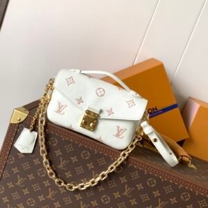 Louis Vuitton Pochette Métis East West bag