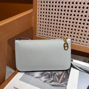 Hermès Zipengo Chaîne d'Ancre To Go pouch crafted from Evercolor calfskin leather.
